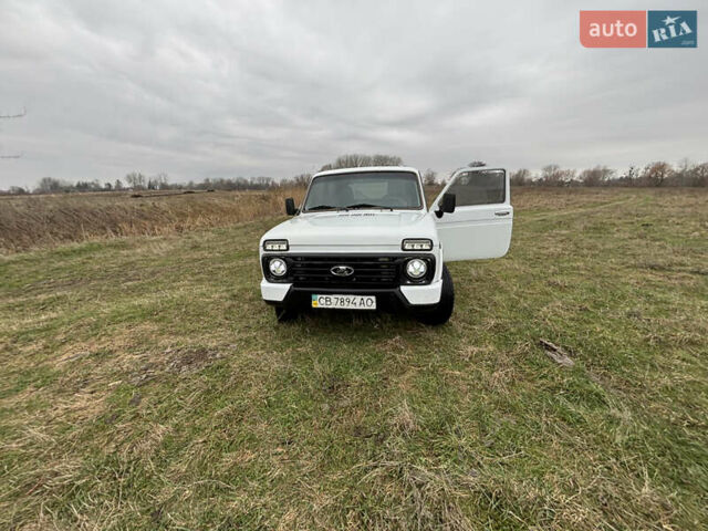 Білий ВАЗ 21214, об'ємом двигуна 1.7 л та пробігом 145 тис. км за 3700 $, фото 7 на Automoto.ua