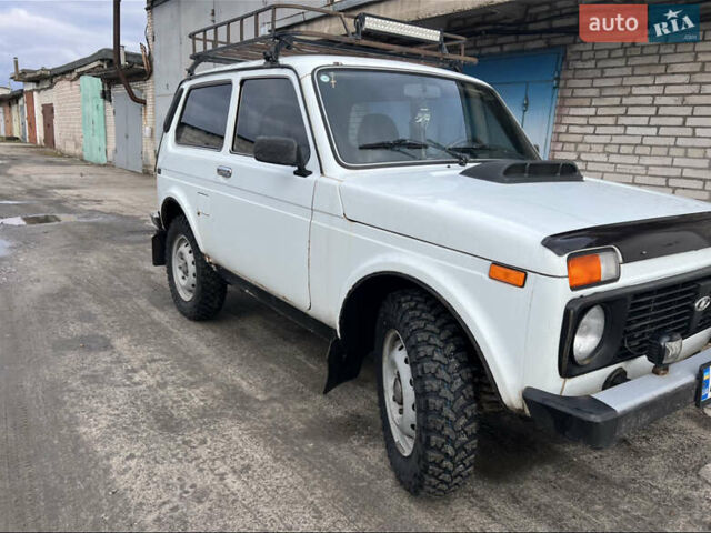 Белый ВАЗ 21214, объемом двигателя 1.69 л и пробегом 92 тыс. км за 3700 $, фото 5 на Automoto.ua