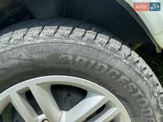 Белый ВАЗ 21214, объемом двигателя 1.7 л и пробегом 120 тыс. км за 4200 $, фото 4 на Automoto.ua