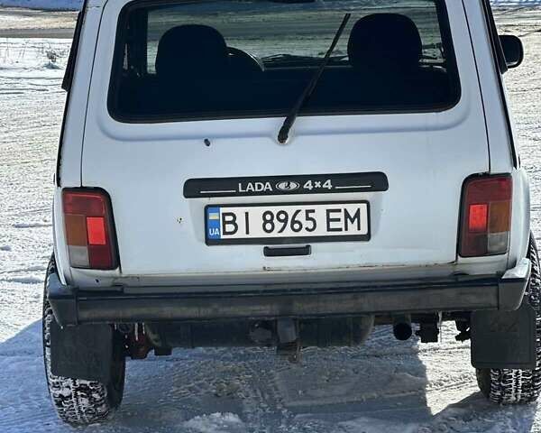 Белый ВАЗ 21214, объемом двигателя 1.7 л и пробегом 150 тыс. км за 3700 $, фото 5 на Automoto.ua
