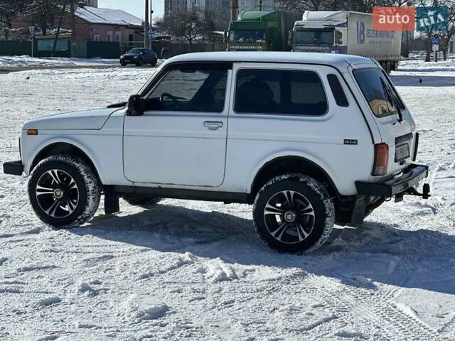 Белый ВАЗ 21214, объемом двигателя 1.7 л и пробегом 150 тыс. км за 3700 $, фото 2 на Automoto.ua