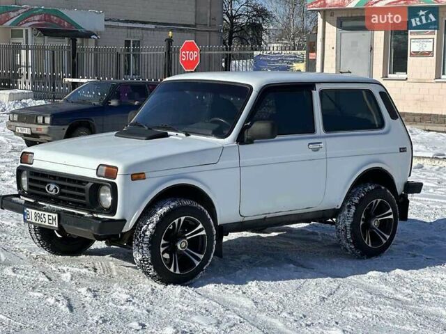 Белый ВАЗ 21214, объемом двигателя 1.7 л и пробегом 150 тыс. км за 3700 $, фото 3 на Automoto.ua