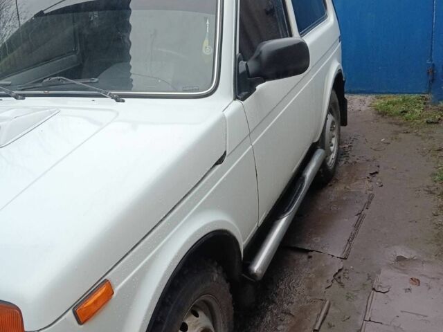 Белый ВАЗ 21214, объемом двигателя 1.7 л и пробегом 77 тыс. км за 4500 $, фото 1 на Automoto.ua