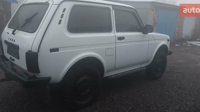 Білий ВАЗ 21214, об'ємом двигуна 1.7 л та пробігом 170 тис. км за 4500 $, фото 3 на Automoto.ua