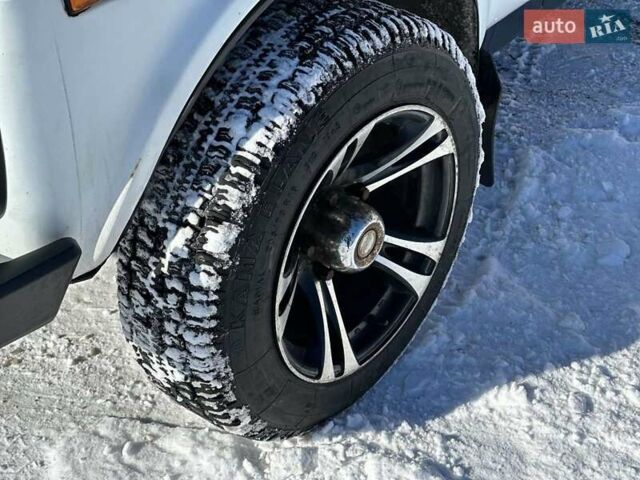 Белый ВАЗ 21214, объемом двигателя 1.7 л и пробегом 150 тыс. км за 3700 $, фото 10 на Automoto.ua