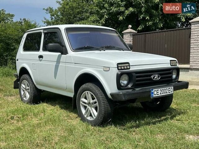Белый ВАЗ 21214, объемом двигателя 1.7 л и пробегом 120 тыс. км за 4200 $, фото 3 на Automoto.ua
