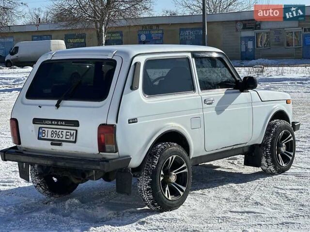 Белый ВАЗ 21214, объемом двигателя 1.7 л и пробегом 150 тыс. км за 3700 $, фото 6 на Automoto.ua
