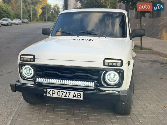 Білий ВАЗ 21214, об'ємом двигуна 1.7 л та пробігом 160 тис. км за 3999 $, фото 25 на Automoto.ua