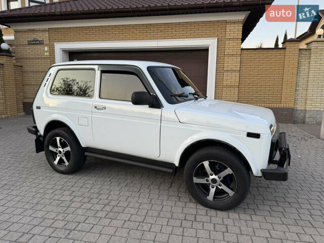 Білий ВАЗ 21214, об'ємом двигуна 1.7 л та пробігом 160 тис. км за 3999 $, фото 15 на Automoto.ua
