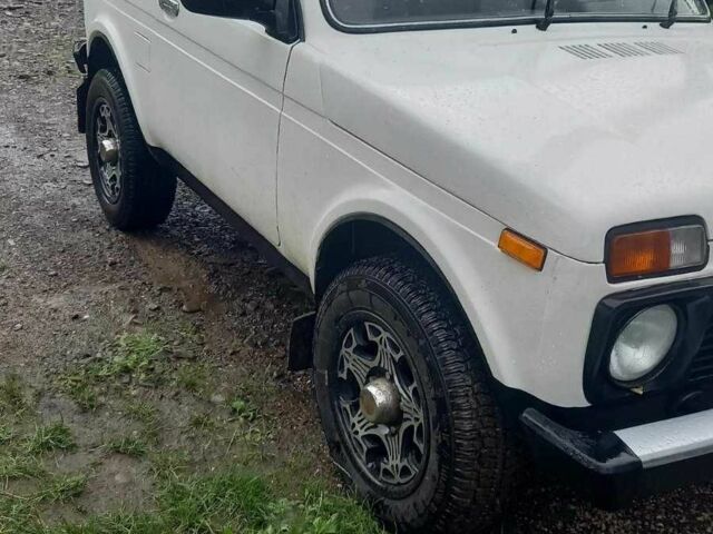 Белый ВАЗ 21214, объемом двигателя 1.7 л и пробегом 151 тыс. км за 3900 $, фото 3 на Automoto.ua