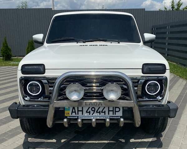 Белый ВАЗ 21214, объемом двигателя 0 л и пробегом 108 тыс. км за 6200 $, фото 10 на Automoto.ua