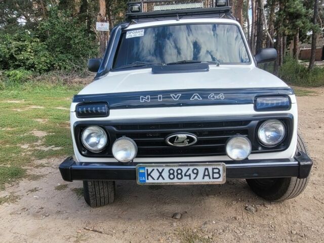 Белый ВАЗ 21214, объемом двигателя 1.7 л и пробегом 181 тыс. км за 4000 $, фото 2 на Automoto.ua