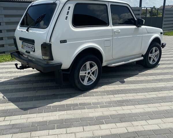 Белый ВАЗ 21214, объемом двигателя 0 л и пробегом 108 тыс. км за 6200 $, фото 2 на Automoto.ua