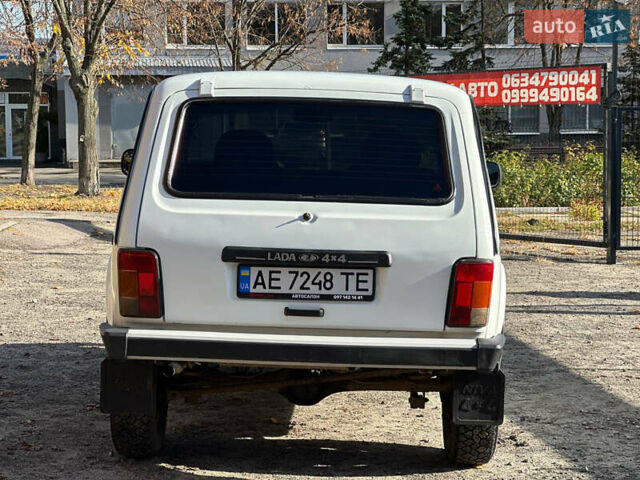 ВАЗ 21214 2011 у Дніпро (Дніпропетровську) на Automoto.ua Білий ВАЗ 21214, об'ємом двигуна 1.7 л та пробігом 295 тис. км за 3599 $, фото 4 на Automoto.ua