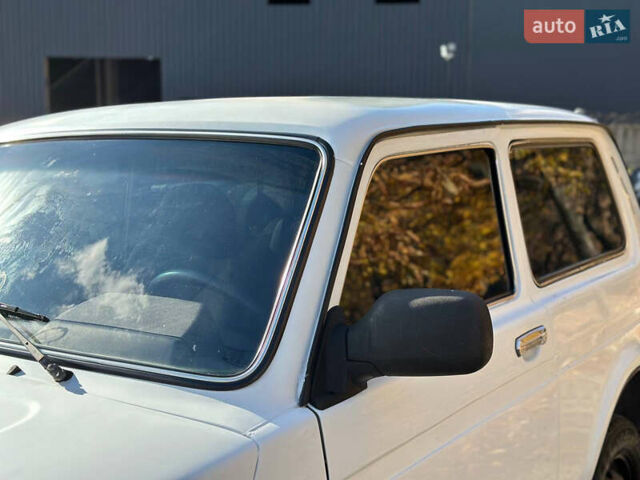 ВАЗ 21214 2011 у Дніпро (Дніпропетровську) на Automoto.ua Білий ВАЗ 21214, об'ємом двигуна 1.7 л та пробігом 295 тис. км за 3599 $, фото 24 на Automoto.ua