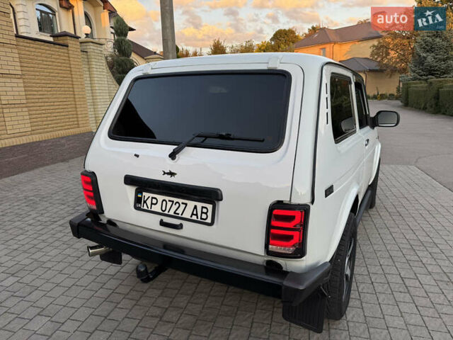 Білий ВАЗ 21214, об'ємом двигуна 1.7 л та пробігом 160 тис. км за 3999 $, фото 8 на Automoto.ua