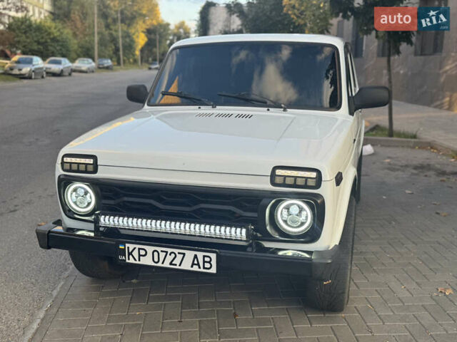 Білий ВАЗ 21214, об'ємом двигуна 1.7 л та пробігом 160 тис. км за 3999 $, фото 23 на Automoto.ua