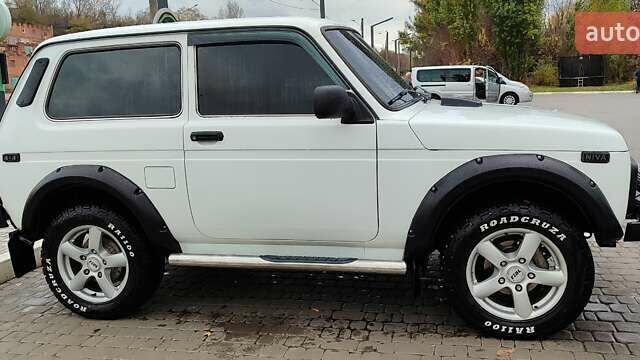 ВАЗ 21214 2011 в Харькове на Automoto.ua Белый ВАЗ 21214, объемом двигателя 1.69 л и пробегом 197 тыс. км за 5500 $, фото 8 на Automoto.ua