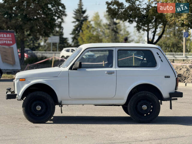 ВАЗ 21214 2011 в Днепре (Днепропетровске) на Automoto.ua Белый ВАЗ 21214, объемом двигателя 1.69 л и пробегом 295 тыс. км за 3599 $, фото 1 на Automoto.ua