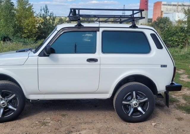 Белый ВАЗ 21214, объемом двигателя 1.7 л и пробегом 181 тыс. км за 4000 $, фото 1 на Automoto.ua