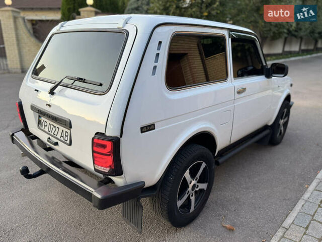 Білий ВАЗ 21214, об'ємом двигуна 1.7 л та пробігом 160 тис. км за 3999 $, фото 18 на Automoto.ua