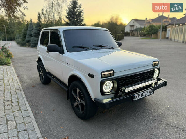 Білий ВАЗ 21214, об'ємом двигуна 1.7 л та пробігом 160 тис. км за 3999 $, фото 1 на Automoto.ua
