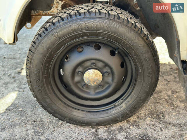 Белый ВАЗ 21214, объемом двигателя 1.7 л и пробегом 295 тыс. км за 3599 $, фото 26 на Automoto.ua