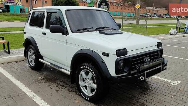 ВАЗ 21214 2011 в Харькове на Automoto.ua Белый ВАЗ 21214, объемом двигателя 1.69 л и пробегом 197 тыс. км за 5500 $, фото 9 на Automoto.ua