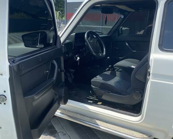 Белый ВАЗ 21214, объемом двигателя 0 л и пробегом 108 тыс. км за 6200 $, фото 4 на Automoto.ua