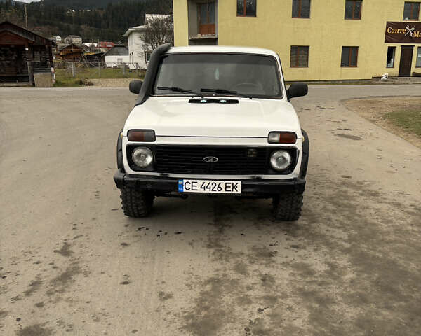 Белый ВАЗ 21214, объемом двигателя 1.7 л и пробегом 250 тыс. км за 4200 $, фото 1 на Automoto.ua