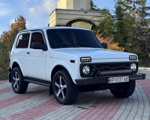 Белый ВАЗ 21214, объемом двигателя 1.7 л и пробегом 218 тыс. км за 4500 $, фото 1 на Automoto.ua
