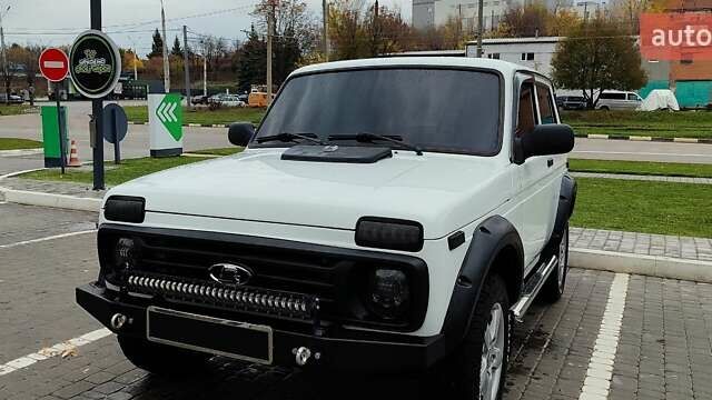 ВАЗ 21214 2011 в Харькове на Automoto.ua Белый ВАЗ 21214, объемом двигателя 1.69 л и пробегом 197 тыс. км за 5500 $, фото 2 на Automoto.ua