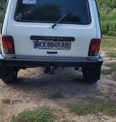 Белый ВАЗ 21214, объемом двигателя 1.7 л и пробегом 181 тыс. км за 4000 $, фото 3 на Automoto.ua