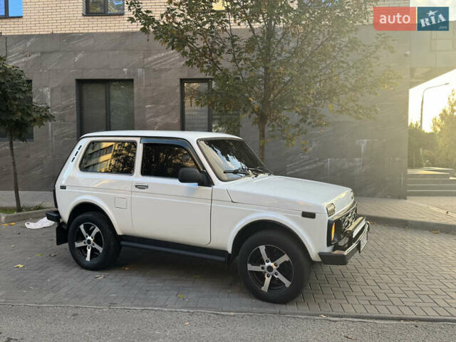 Білий ВАЗ 21214, об'ємом двигуна 1.7 л та пробігом 160 тис. км за 3999 $, фото 20 на Automoto.ua