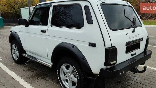 ВАЗ 21214 2011 в Харькове на Automoto.ua Белый ВАЗ 21214, объемом двигателя 1.69 л и пробегом 197 тыс. км за 5500 $, фото 5 на Automoto.ua