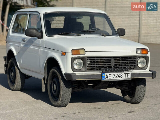 ВАЗ 21214 2011 в Днепре (Днепропетровске) на Automoto.ua Белый ВАЗ 21214, объемом двигателя 1.69 л и пробегом 295 тыс. км за 3599 $, фото 6 на Automoto.ua