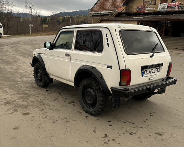 Белый ВАЗ 21214, объемом двигателя 1.7 л и пробегом 250 тыс. км за 4200 $, фото 3 на Automoto.ua