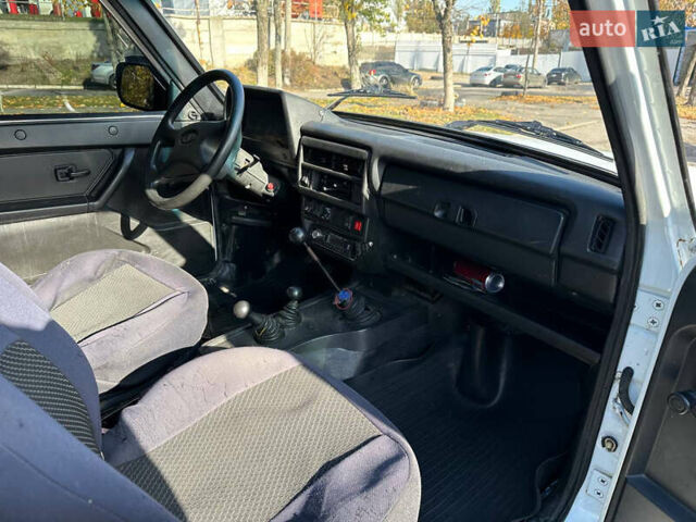 ВАЗ 21214 2011 у Дніпро (Дніпропетровську) на Automoto.ua Білий ВАЗ 21214, об'ємом двигуна 1.7 л та пробігом 295 тис. км за 3599 $, фото 11 на Automoto.ua