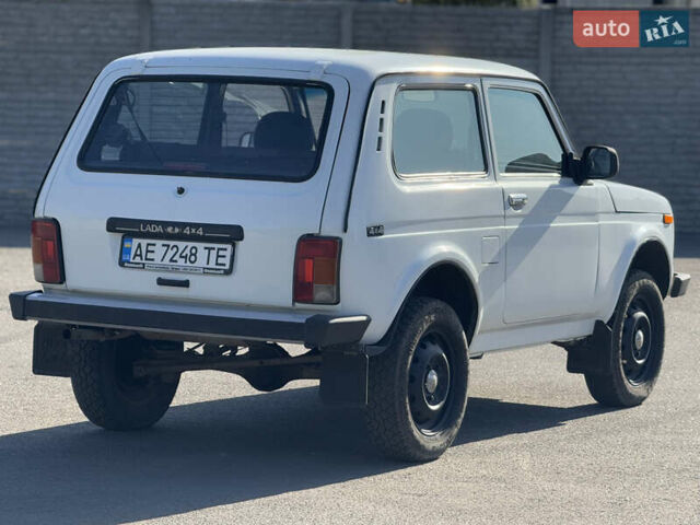 ВАЗ 21214 2011 в Днепре (Днепропетровске) на Automoto.ua Белый ВАЗ 21214, объемом двигателя 1.69 л и пробегом 295 тыс. км за 3599 $, фото 4 на Automoto.ua