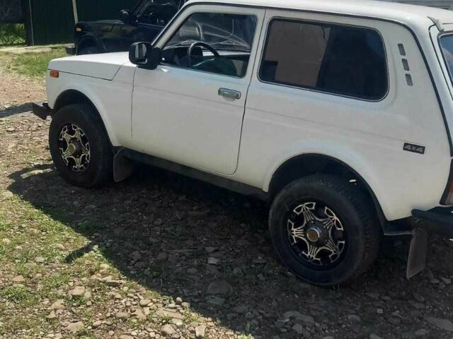 Белый ВАЗ 21214, объемом двигателя 1.7 л и пробегом 151 тыс. км за 3900 $, фото 1 на Automoto.ua