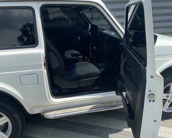 Белый ВАЗ 21214, объемом двигателя 0 л и пробегом 108 тыс. км за 6200 $, фото 9 на Automoto.ua