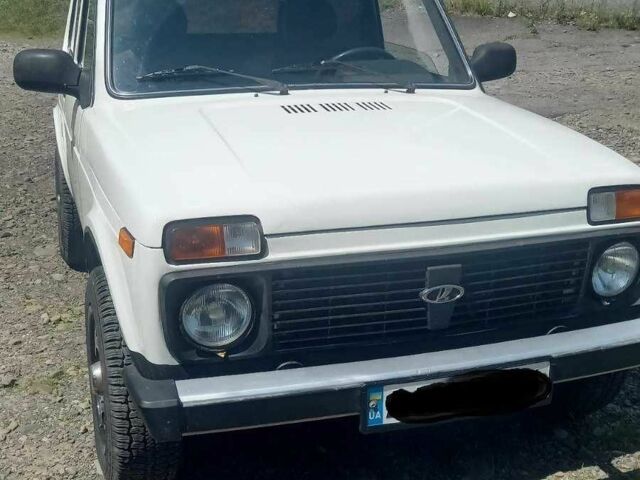 Білий ВАЗ 21214, об'ємом двигуна 1.7 л та пробігом 151 тис. км за 3900 $, фото 15 на Automoto.ua
