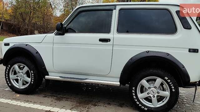 ВАЗ 21214 2011 в Харькове на Automoto.ua Белый ВАЗ 21214, объемом двигателя 1.69 л и пробегом 197 тыс. км за 5500 $, фото 6 на Automoto.ua