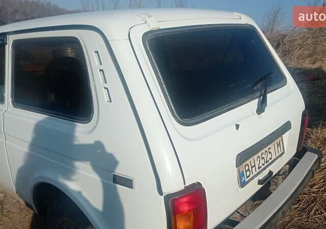 Білий ВАЗ 21214, об'ємом двигуна 1.7 л та пробігом 70 тис. км за 2600 $, фото 1 на Automoto.ua