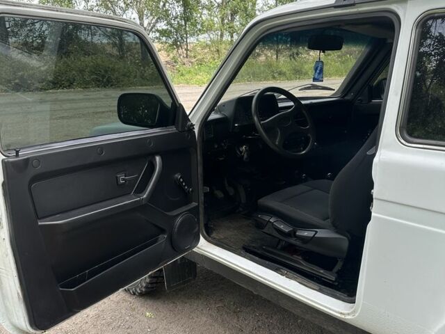 Белый ВАЗ 21214, объемом двигателя 1.7 л и пробегом 270 тыс. км за 4799 $, фото 19 на Automoto.ua