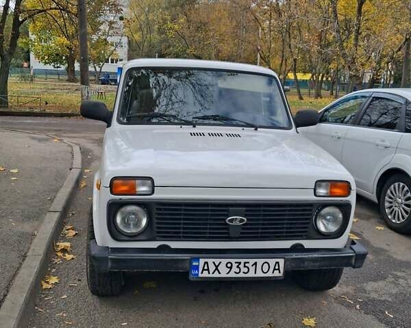 ВАЗ 21214 2012 в Харькове на Automoto.ua Белый ВАЗ 21214, объемом двигателя 1.7 л и пробегом 120 тыс. км за 5600 $, фото 5 на Automoto.ua