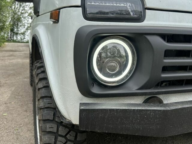 Белый ВАЗ 21214, объемом двигателя 1.7 л и пробегом 270 тыс. км за 4799 $, фото 22 на Automoto.ua