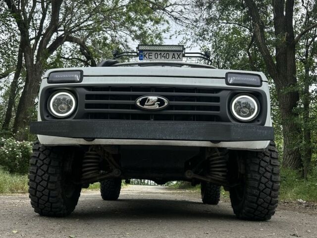 Белый ВАЗ 21214, объемом двигателя 1.7 л и пробегом 270 тыс. км за 4799 $, фото 6 на Automoto.ua