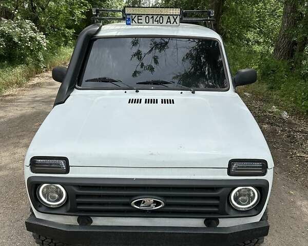 Белый ВАЗ 21214, объемом двигателя 1.7 л и пробегом 270 тыс. км за 4999 $, фото 15 на Automoto.ua