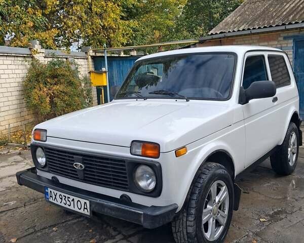 Білий ВАЗ 21214, об'ємом двигуна 1.69 л та пробігом 123 тис. км за 5200 $, фото 2 на Automoto.ua